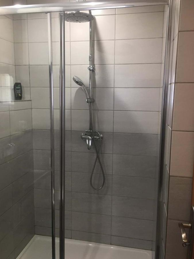 Male Utulne Studio S Koupelnou A Kuchynkou Svinarov Kültér fotó
