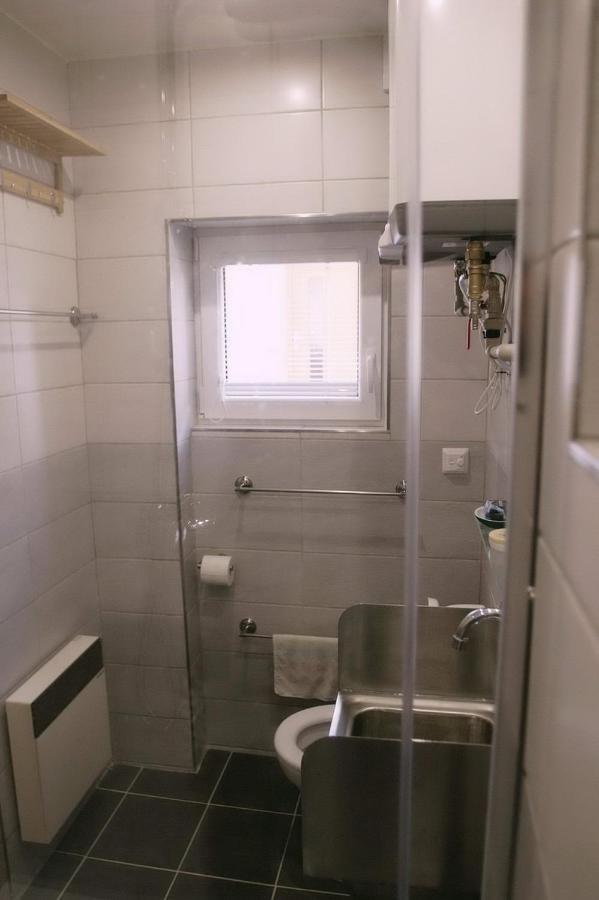 Male Utulne Studio S Koupelnou A Kuchynkou Svinarov Kültér fotó