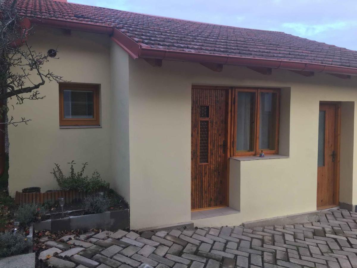 Male Utulne Studio S Koupelnou A Kuchynkou Svinarov Kültér fotó